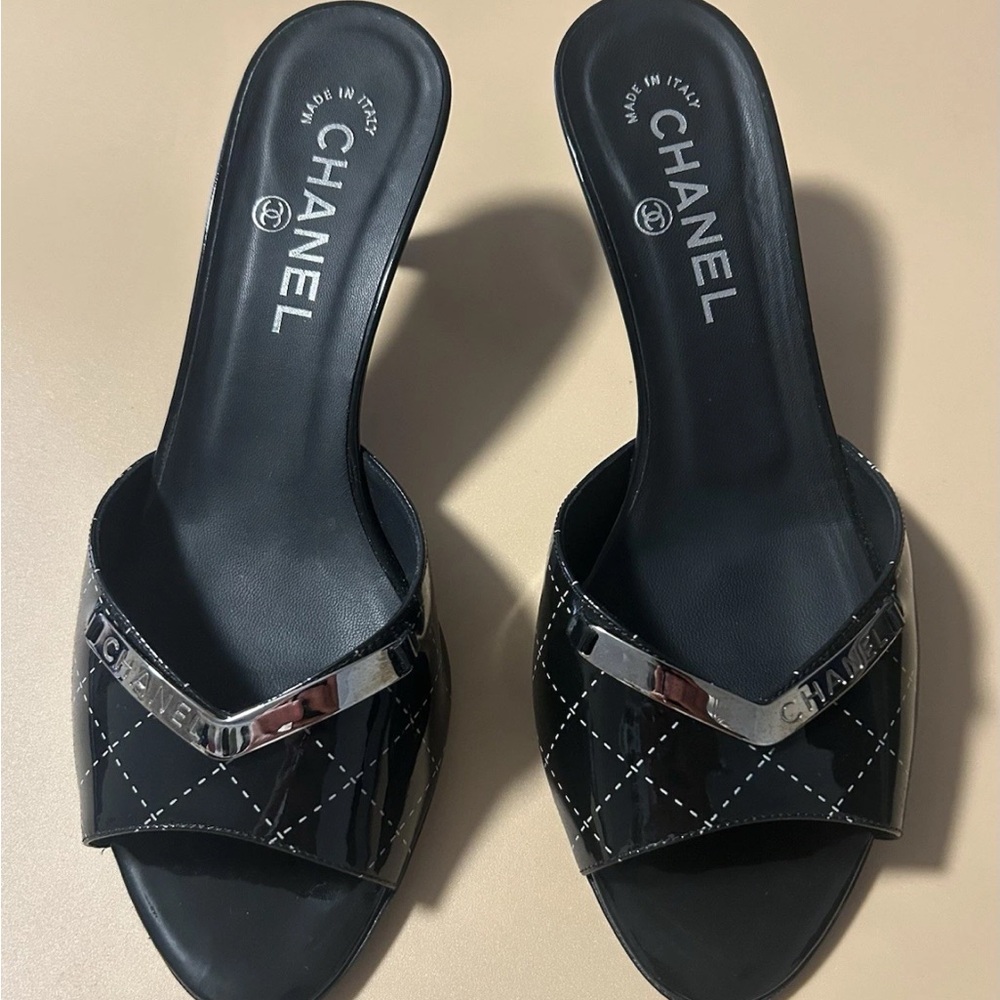 Vintage CHANEL Black Patent Leather Mules Size 8.5